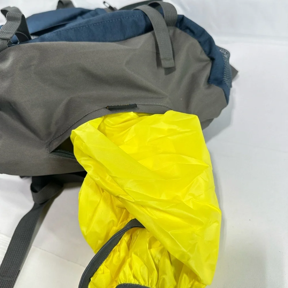 #147 Outdoor Adventure Mountain Top Backpack Traveling 40L w/ Raincover
